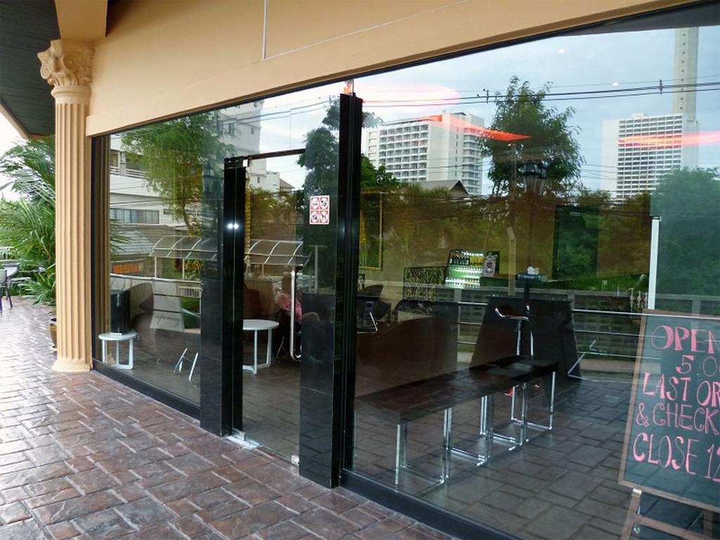 Thepthip Artdeco Studio Pattaya Exteriör bild