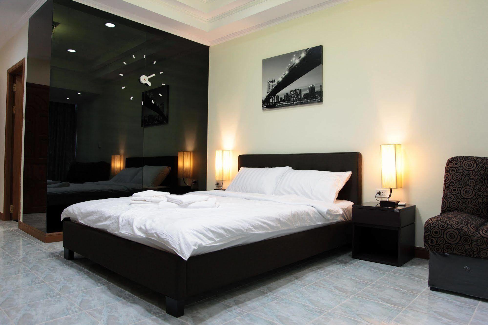 Thepthip Artdeco Studio Pattaya Exteriör bild