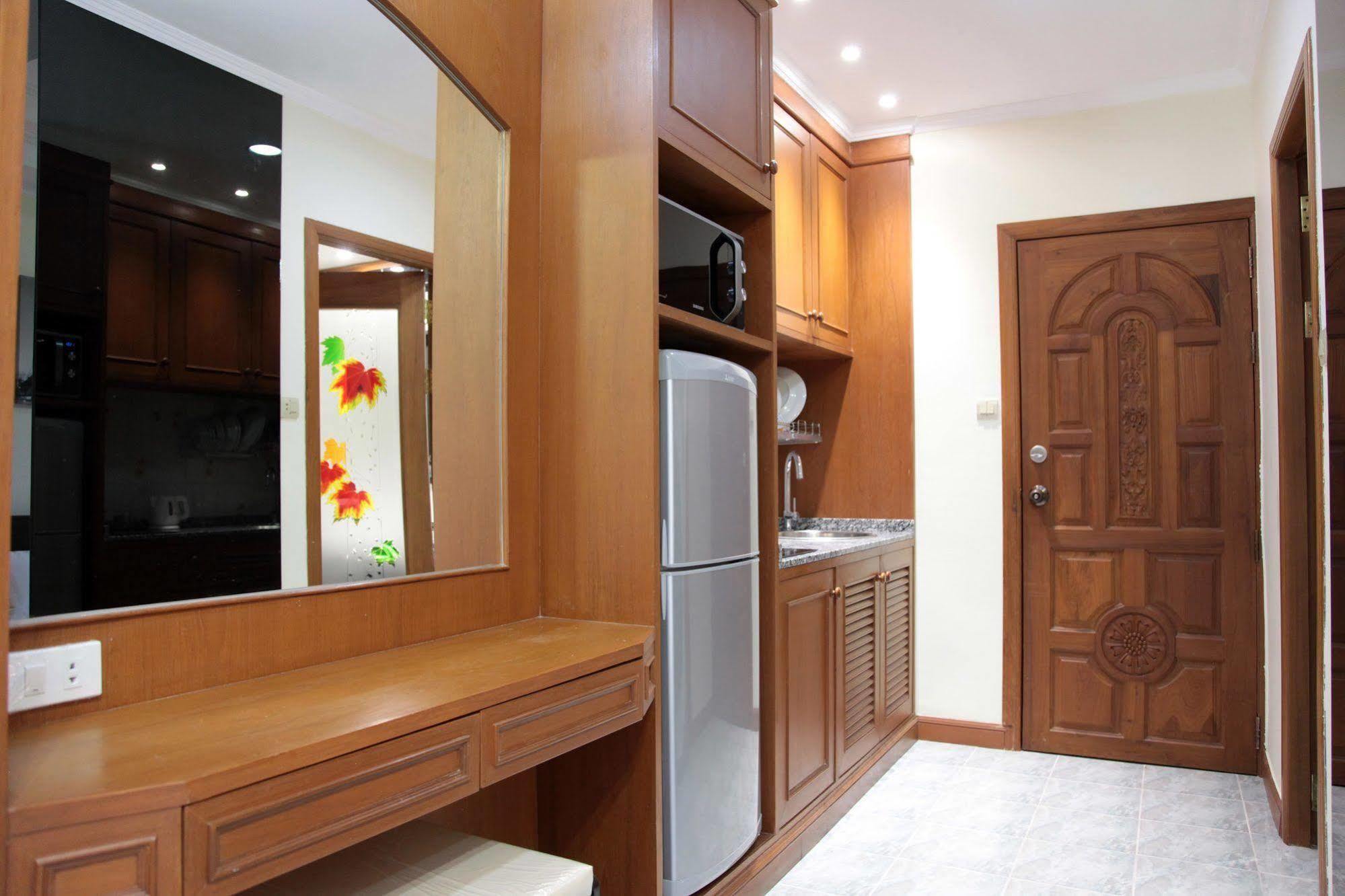 Thepthip Artdeco Studio Pattaya Exteriör bild